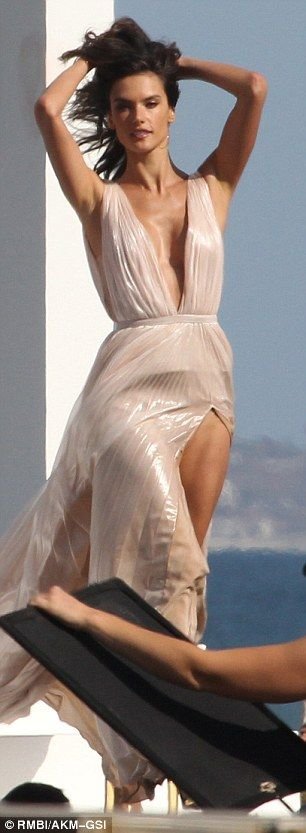 Alessandra Ambrosio Sexy Photos 8