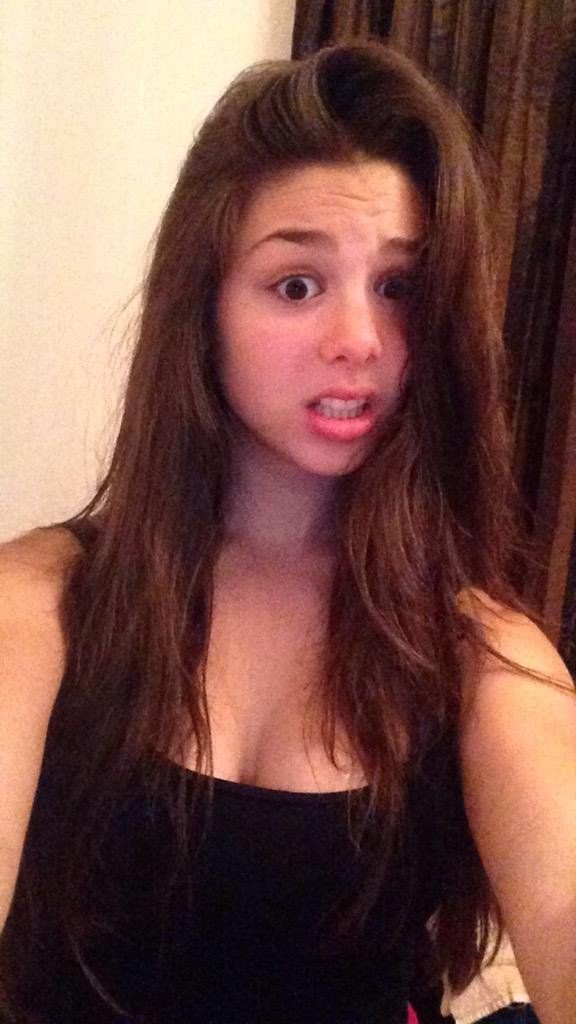 Collezione di Scollature di Kira Kosarin 6