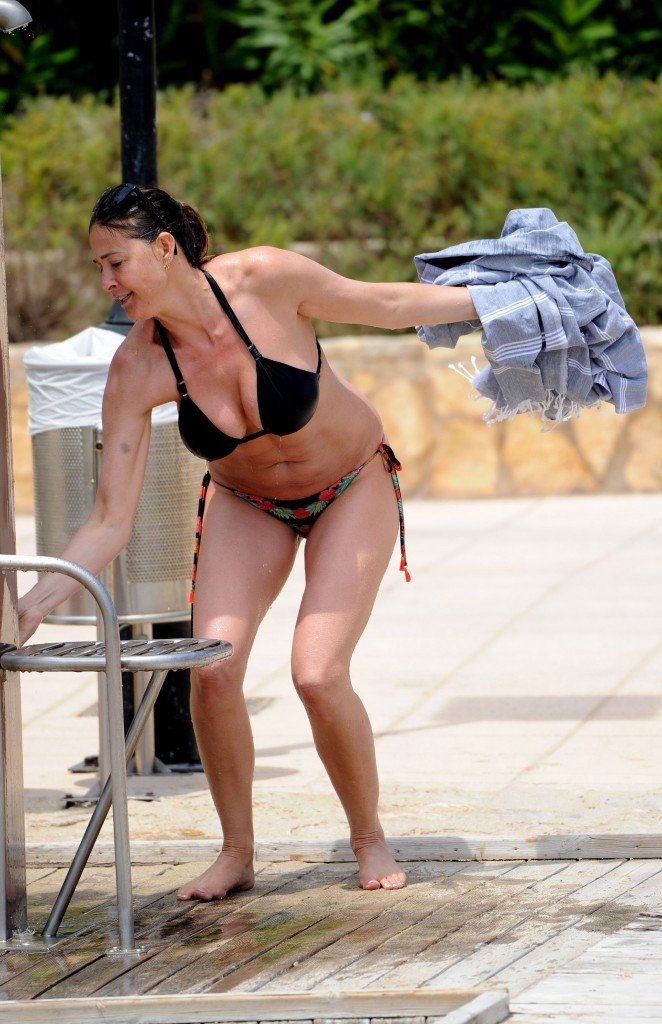 Lisa Snowdon Sexy & Topless 16