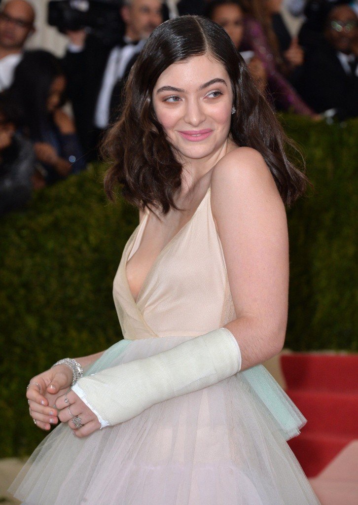 Lorde Braless 1
