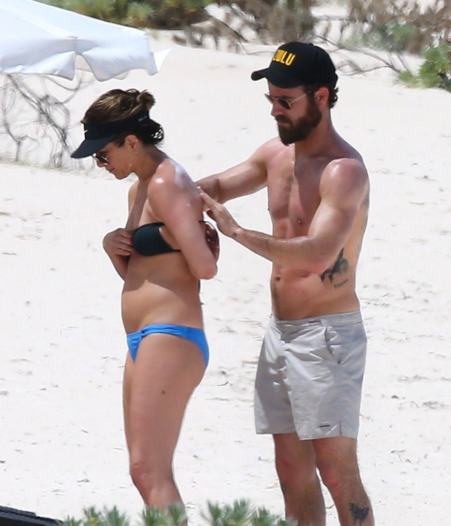Jennifer Aniston in a Bikini 6