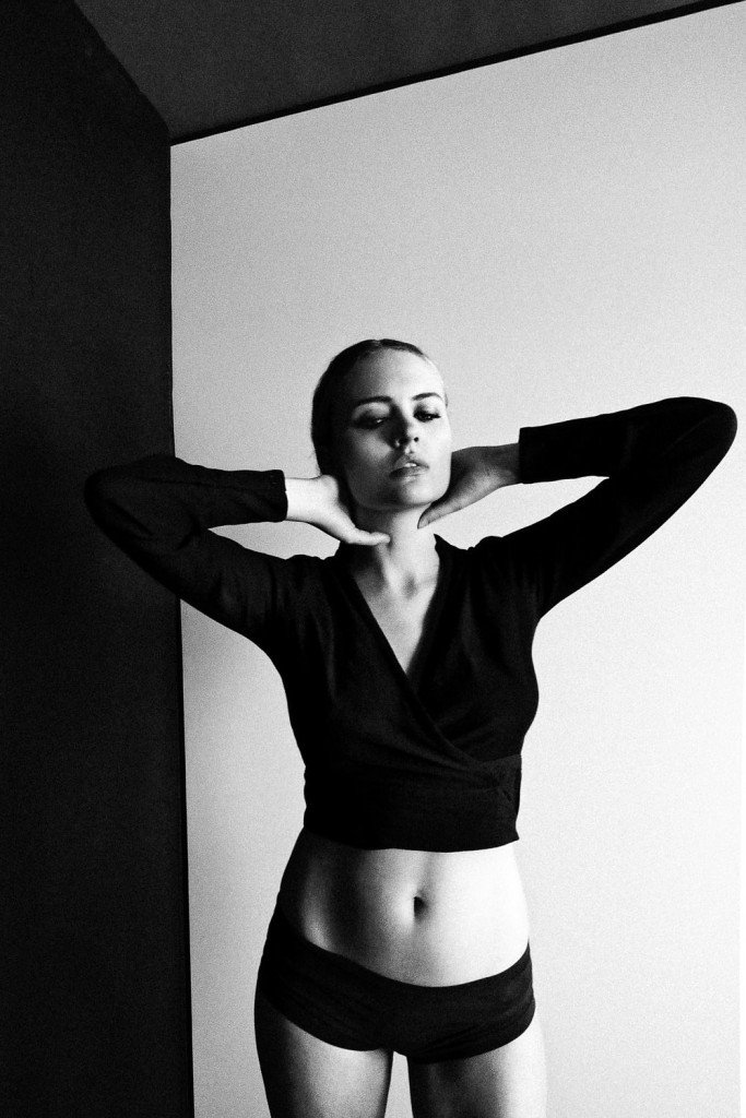 Madison Riley Nude & Sexy 14