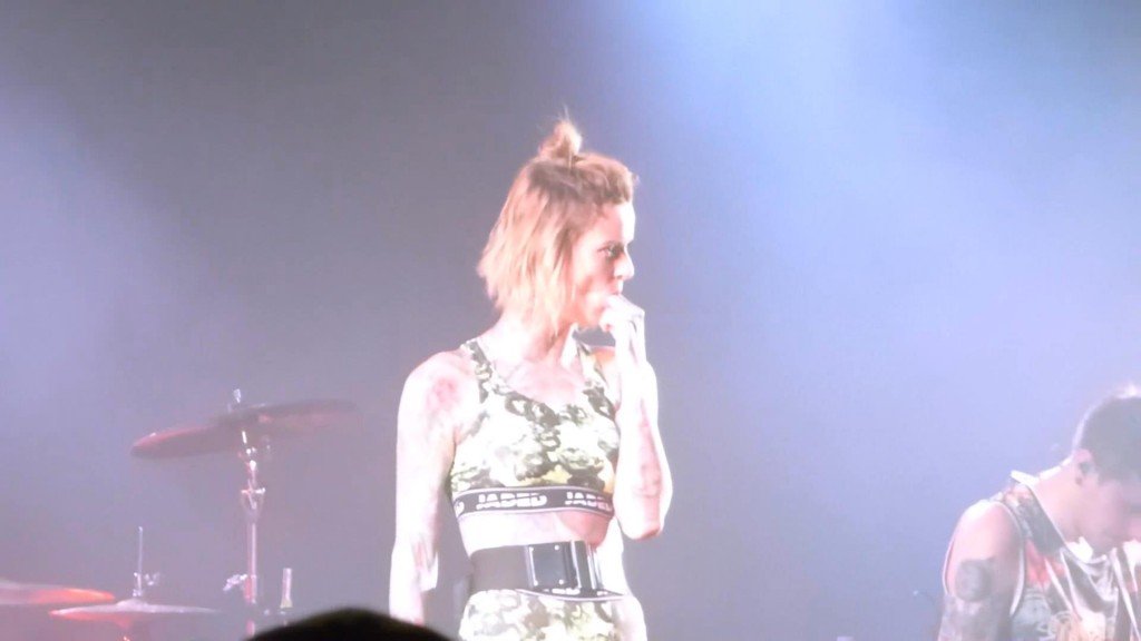 Jennifer Weist Topless 1