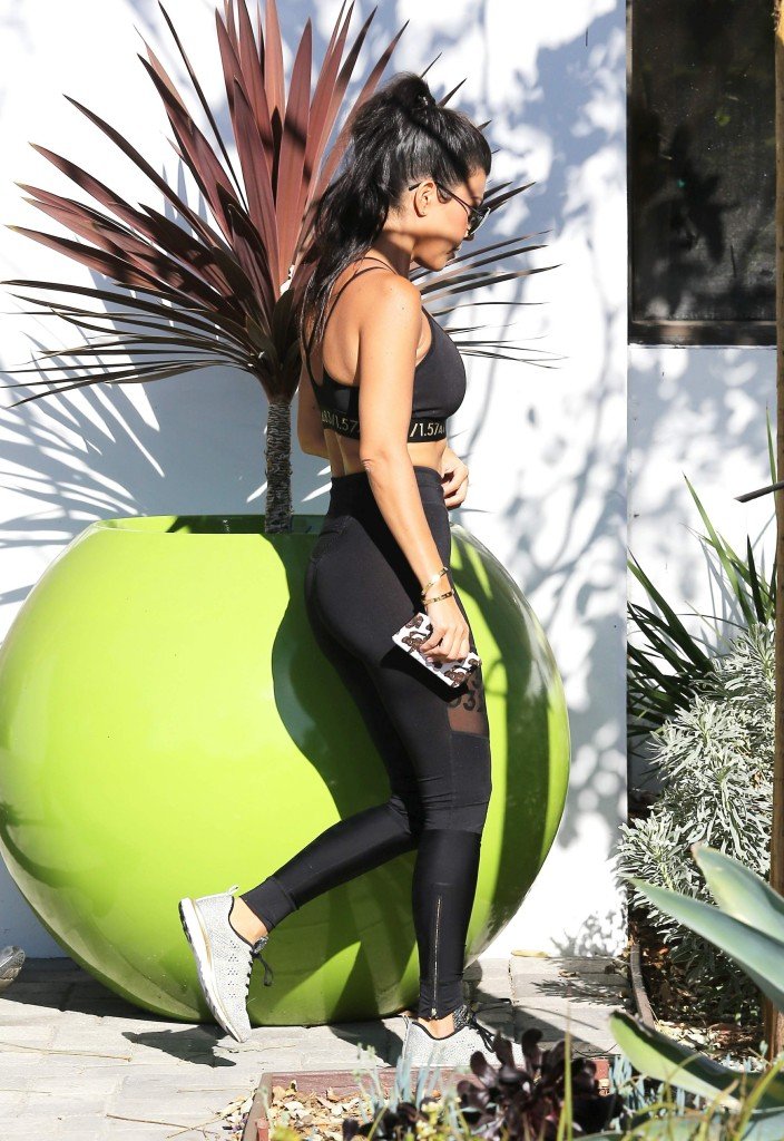 Kourtney Kardashian Sexy-10
