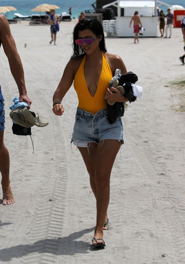 Kourtney Kardashian Sexy 12