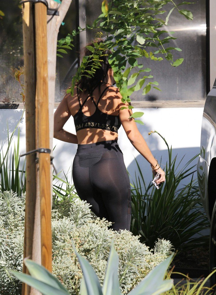 Kourtney Kardashian Sexy-12