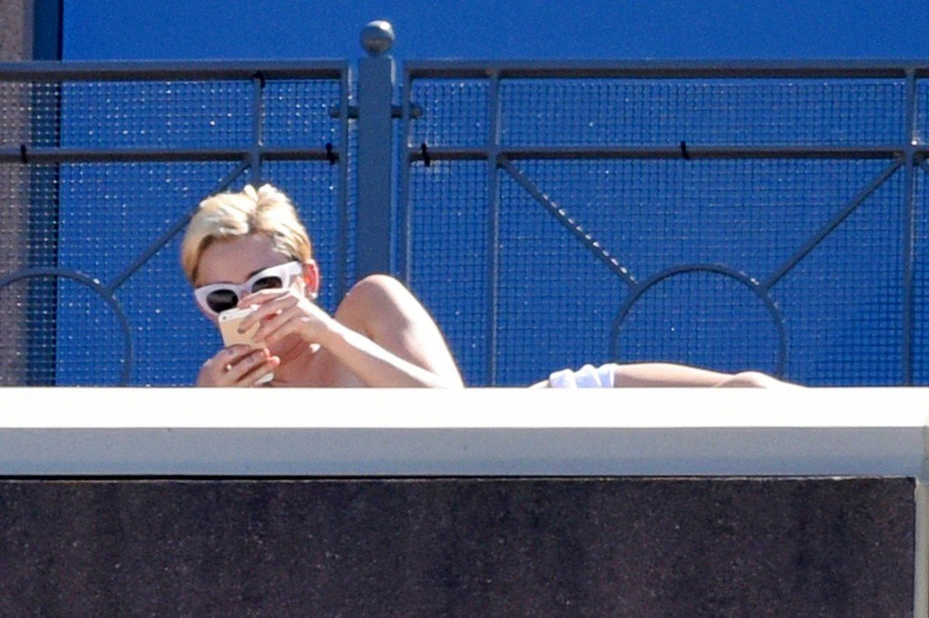 Miley Cyrus Topless  14