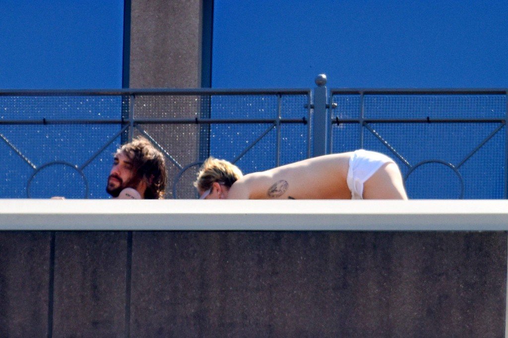 Miley Cyrus Topless  22