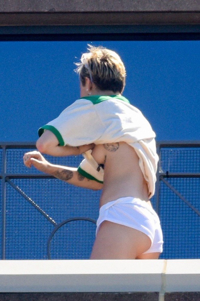 Miley Cyrus Topless  7
