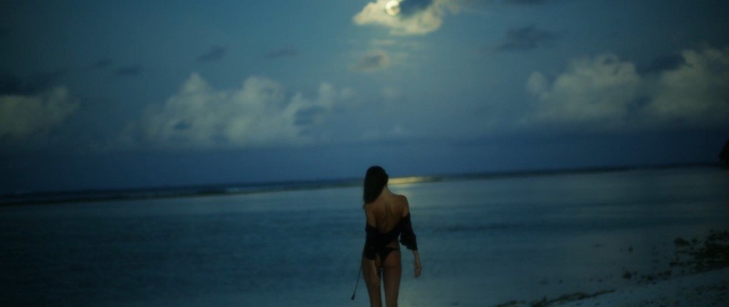 Alessandra Ambrosio Sexy & Topless 2 25 thefappening.so