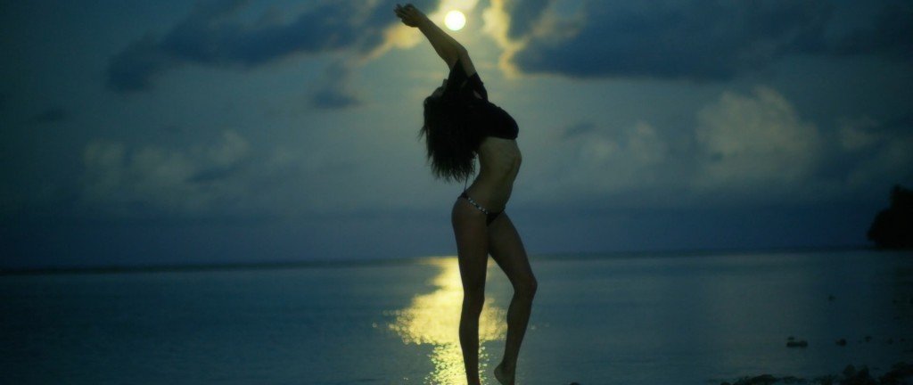 Alessandra Ambrosio Sexy & Topless 2 30 thefappening.so