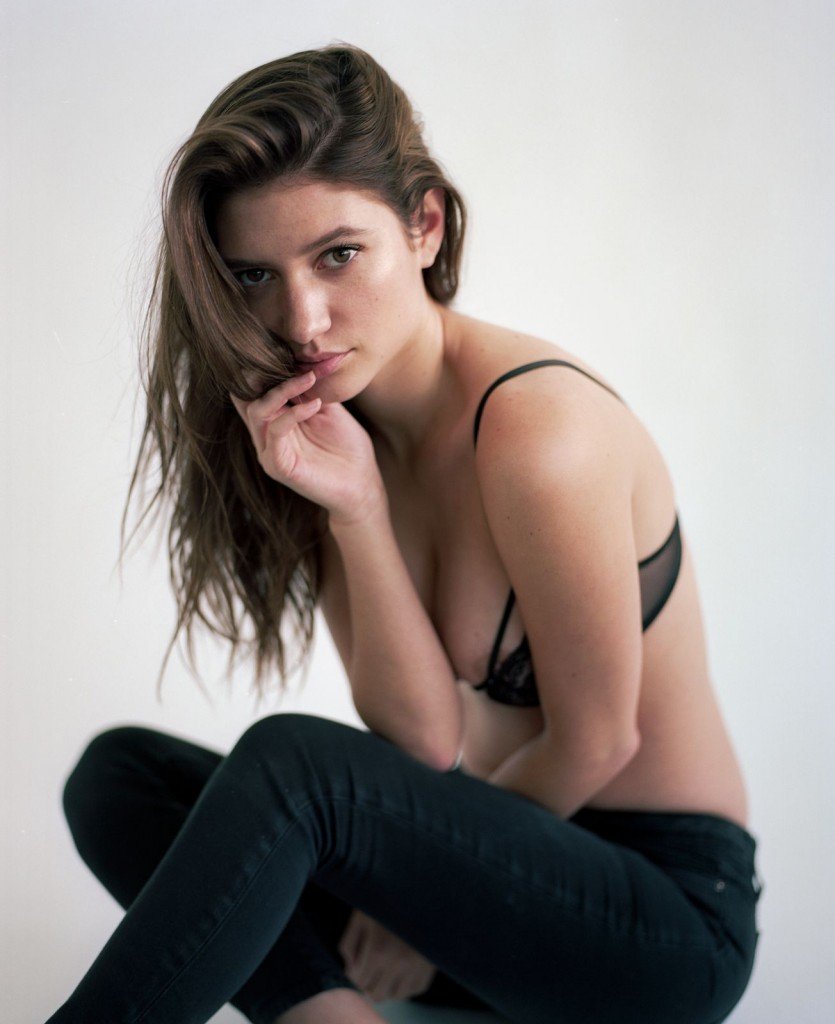 Elizabeth Elam Sexy and Topless 16