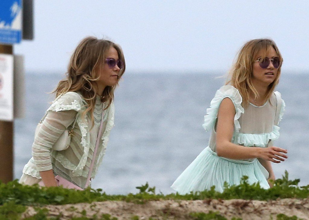 Suki Waterhouse See Through 17