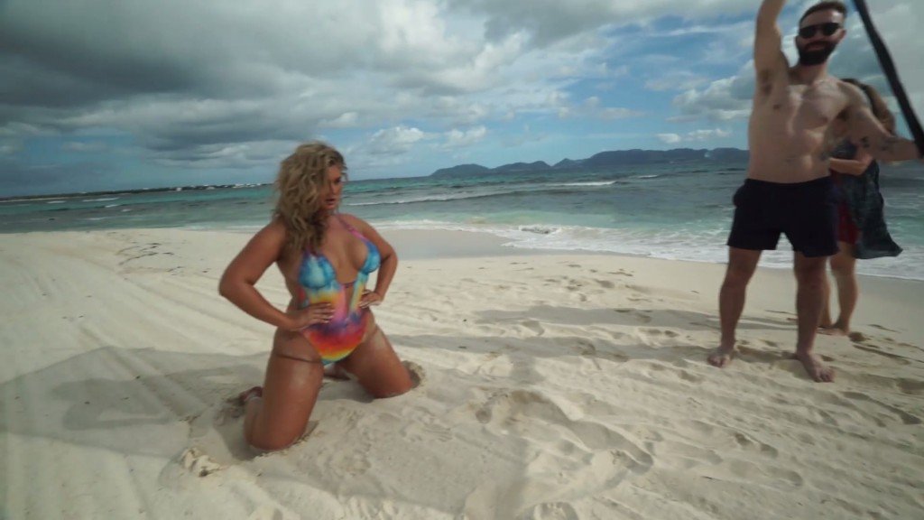 Hunter McGrady Bodypaint Uncovered 15 thefappening.so