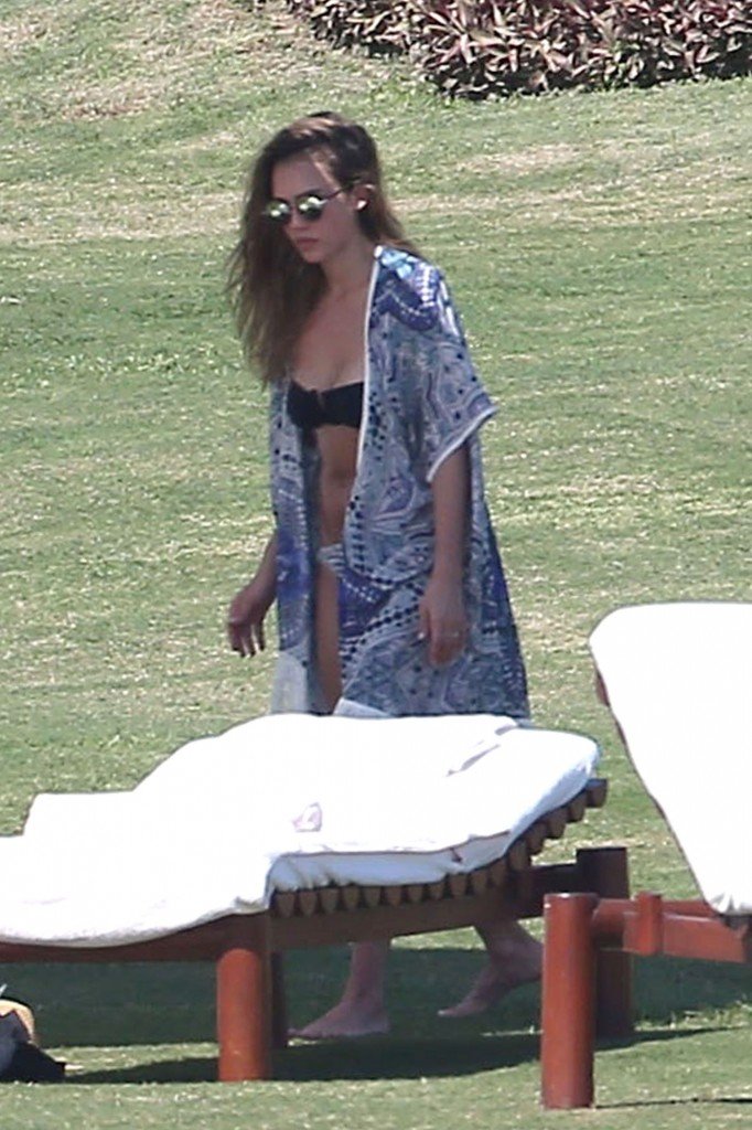 Jessica Alba Sexy 47 thefappening.so