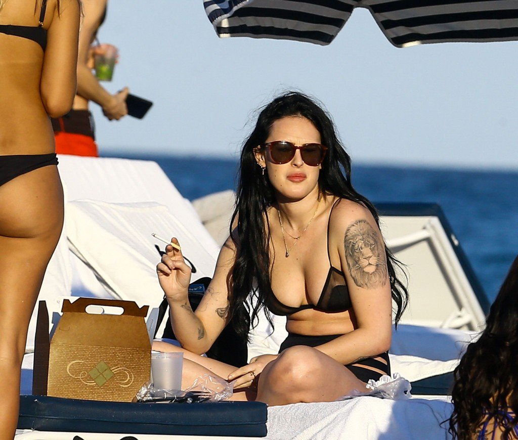 Rumer Willis Sexy 14 thefappening.so
