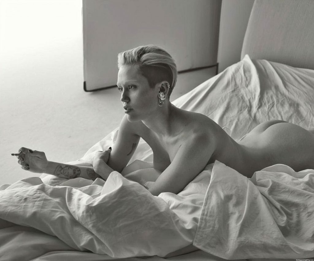 Miley Cyrus Nude